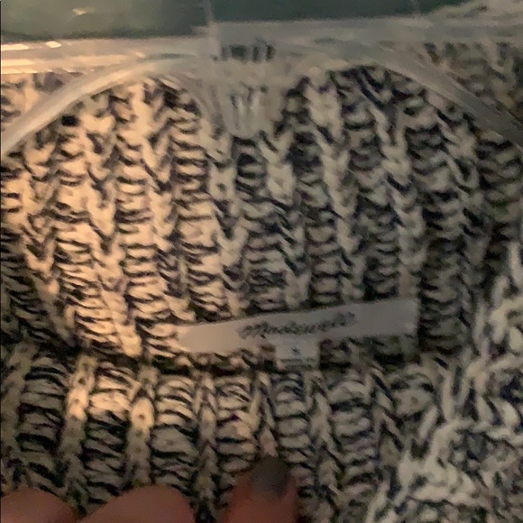 Cropped Mock Neck Sweater - Picture 2 of 3